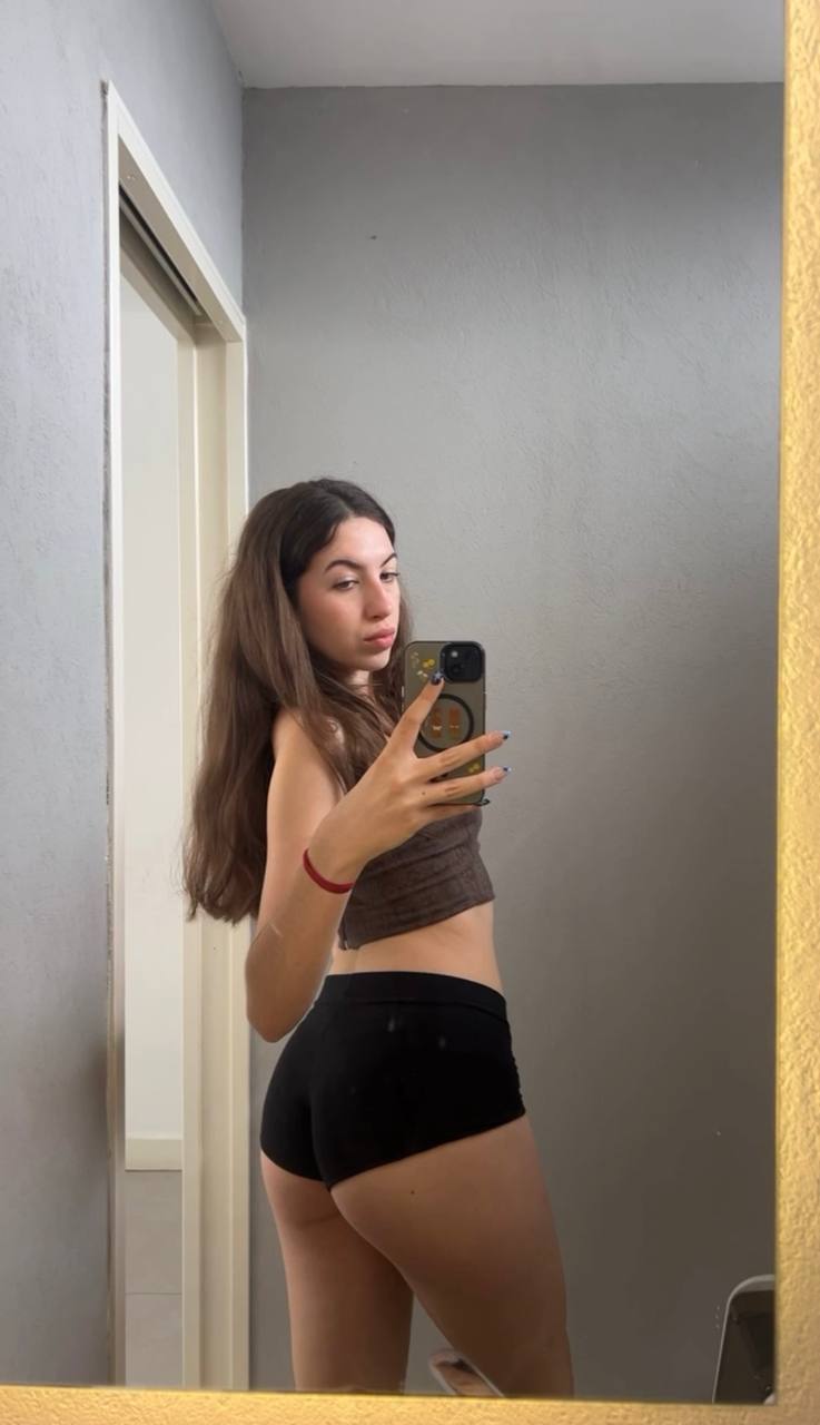 Amber in her underwear in Luoyang