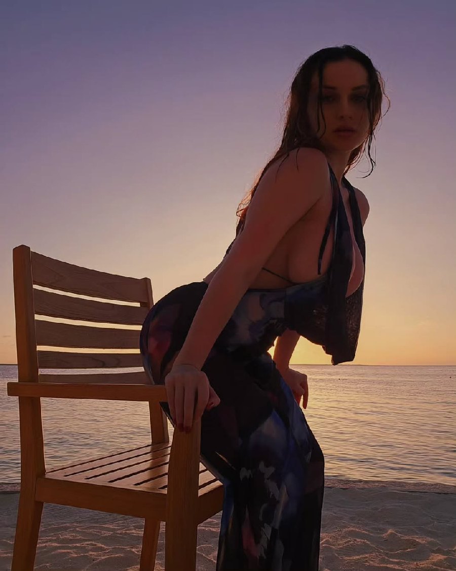 Sexy girl Miranda Faith nude in Luoyang