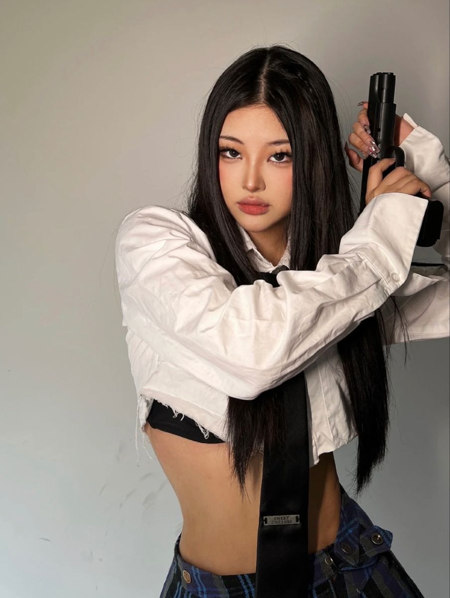 A cozy shot with Sassy girls — straight from Luoyang