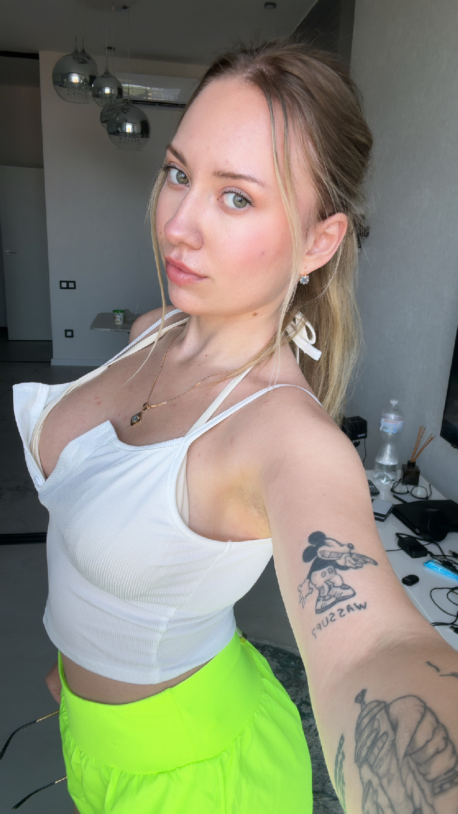 KateV in her underwear in Luoyang