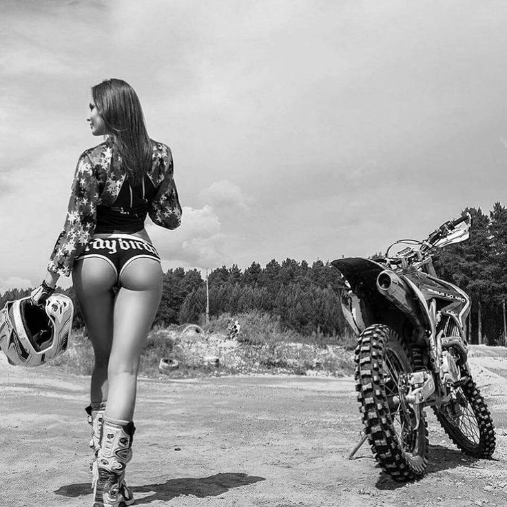 A playful frame from Beautiful girls and motorcycles — online in Luoyang