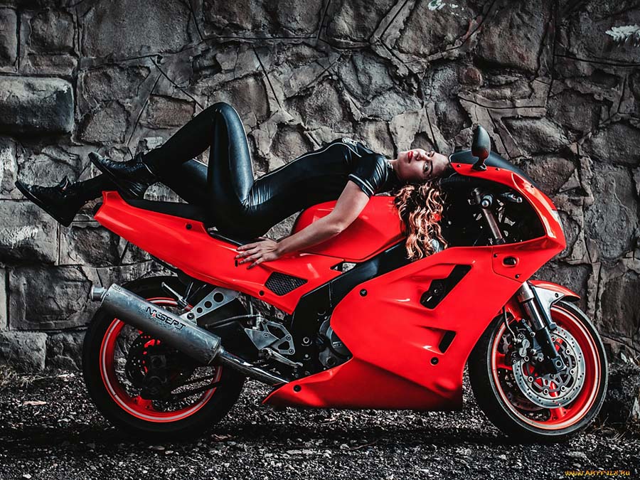 Beautiful girl Beautiful girls and motorcycles in Luoyang