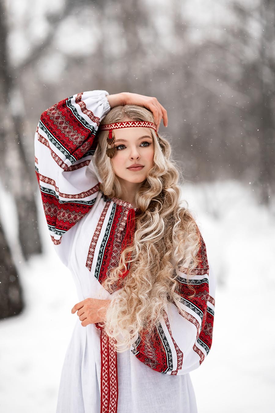 Slavic girls’s look of the day — catch her live in Luoyang