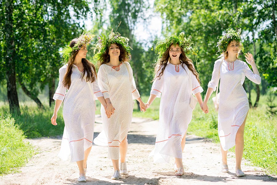 A cozy shot with Slavic girls — straight from Luoyang