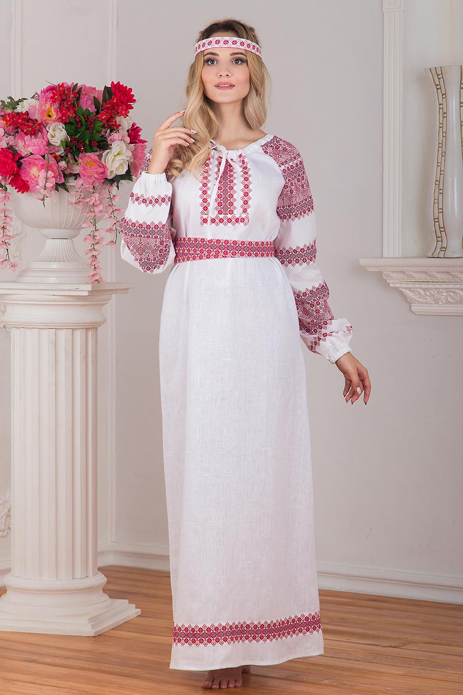 A playful frame from Women in Slavic costumes — online in Luoyang