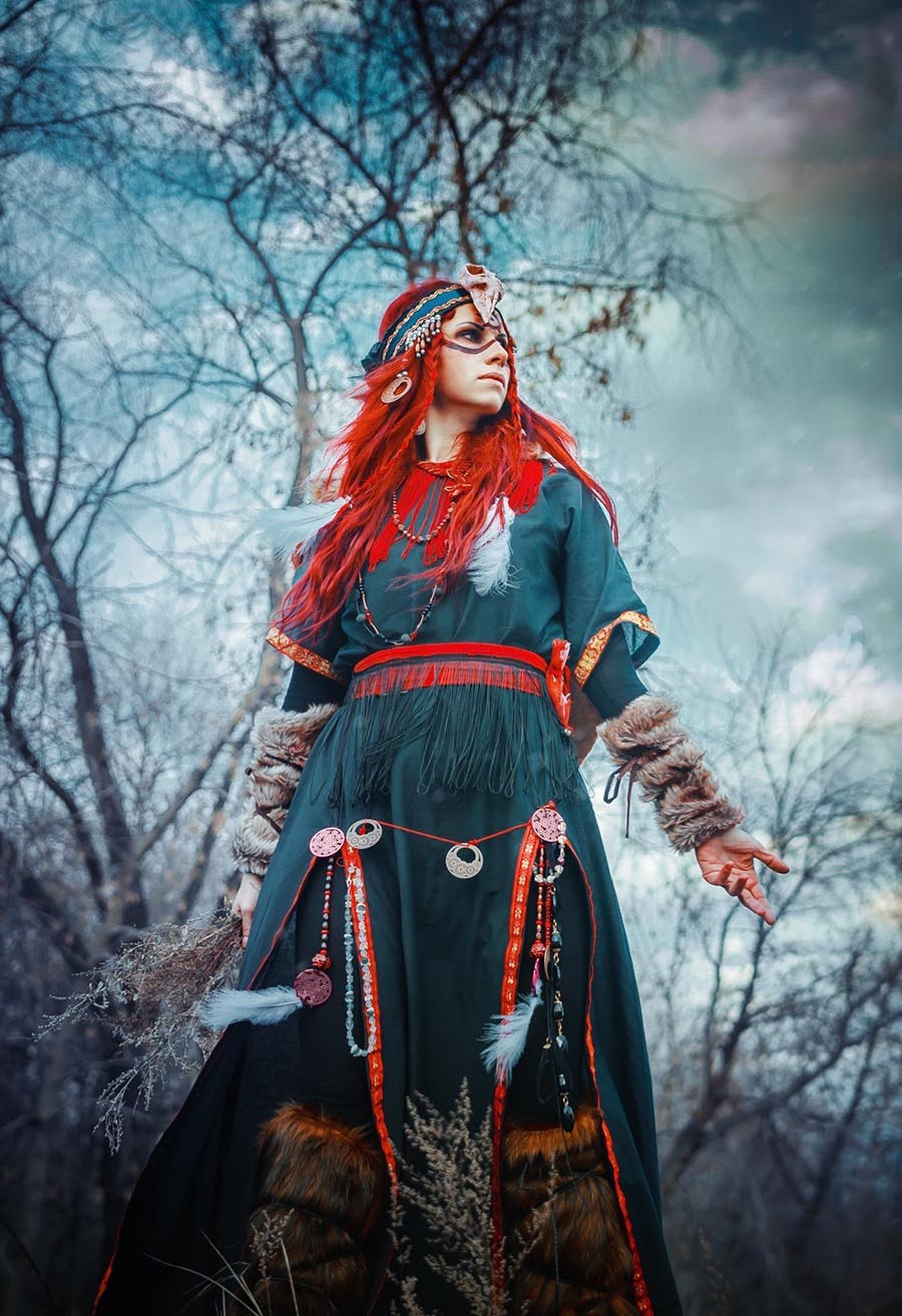 Take a pause and enjoy Girls in Slavic costumes — streaming from Luoyang