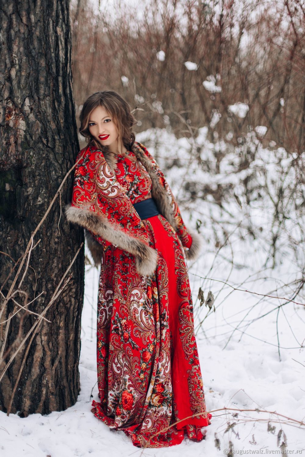 Photo Girls in Slavic costumes in Luoyang