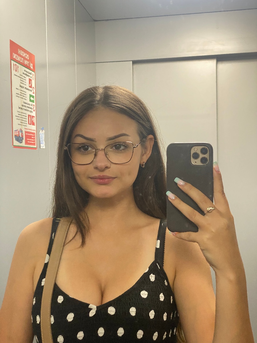 Sexy model Stacy in Luoyang